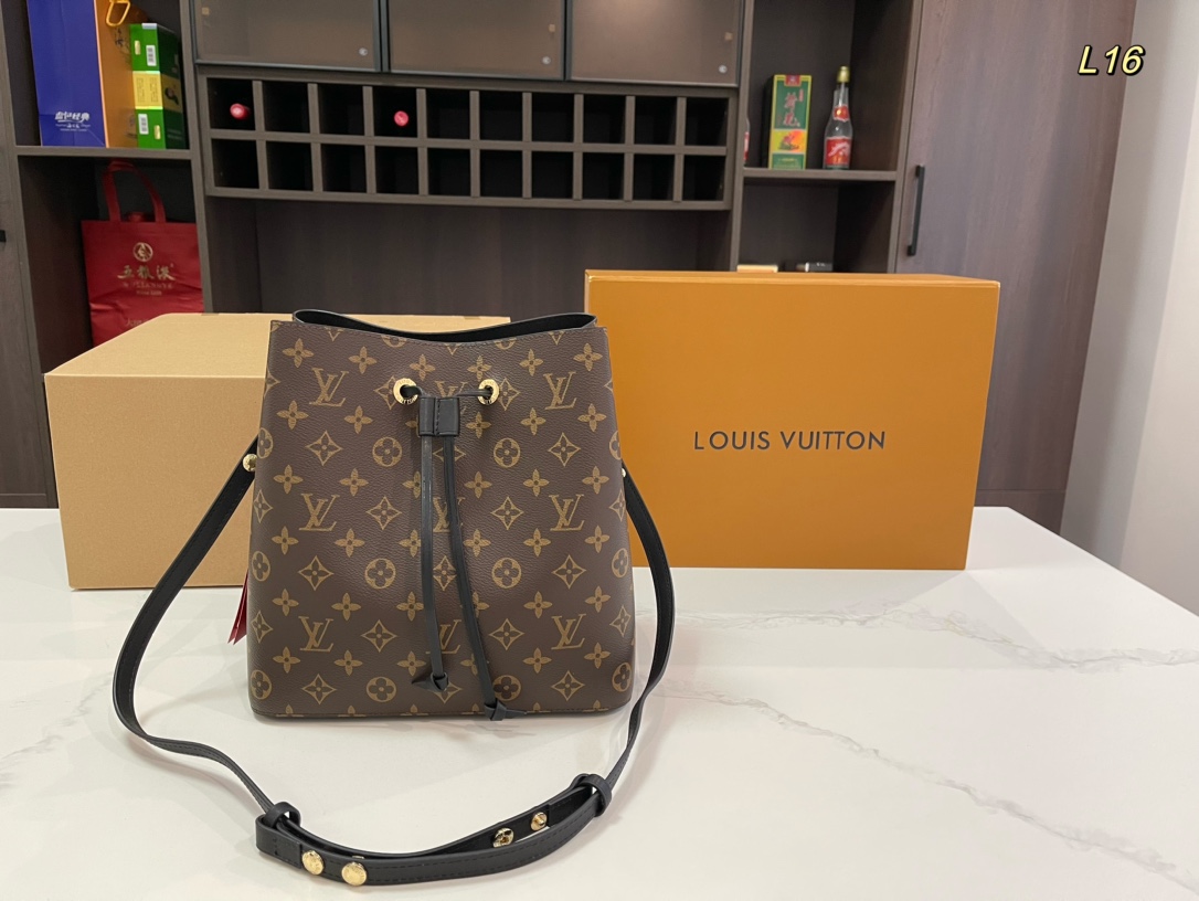 Louis Vuitton Noe Champagne Bucket Bag, Timeless Elegance Meets Modern Chic