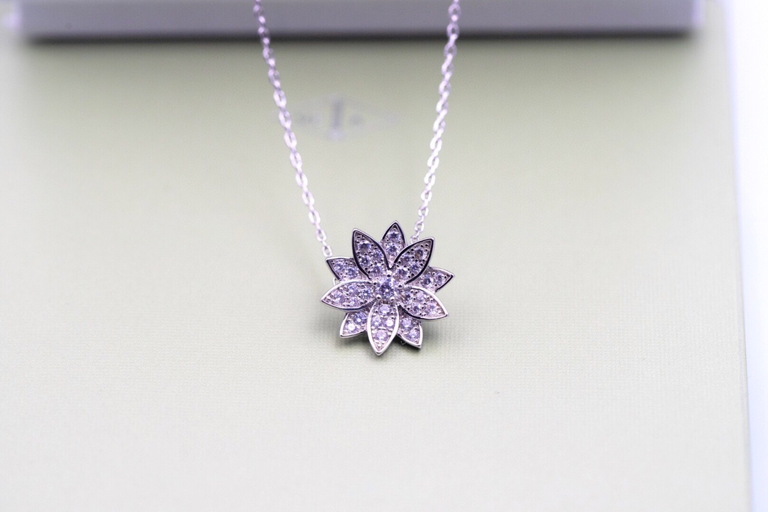 Lotus Lumiere Openwork Bracelet, Where Sacred Botany Meets Celestial Craft