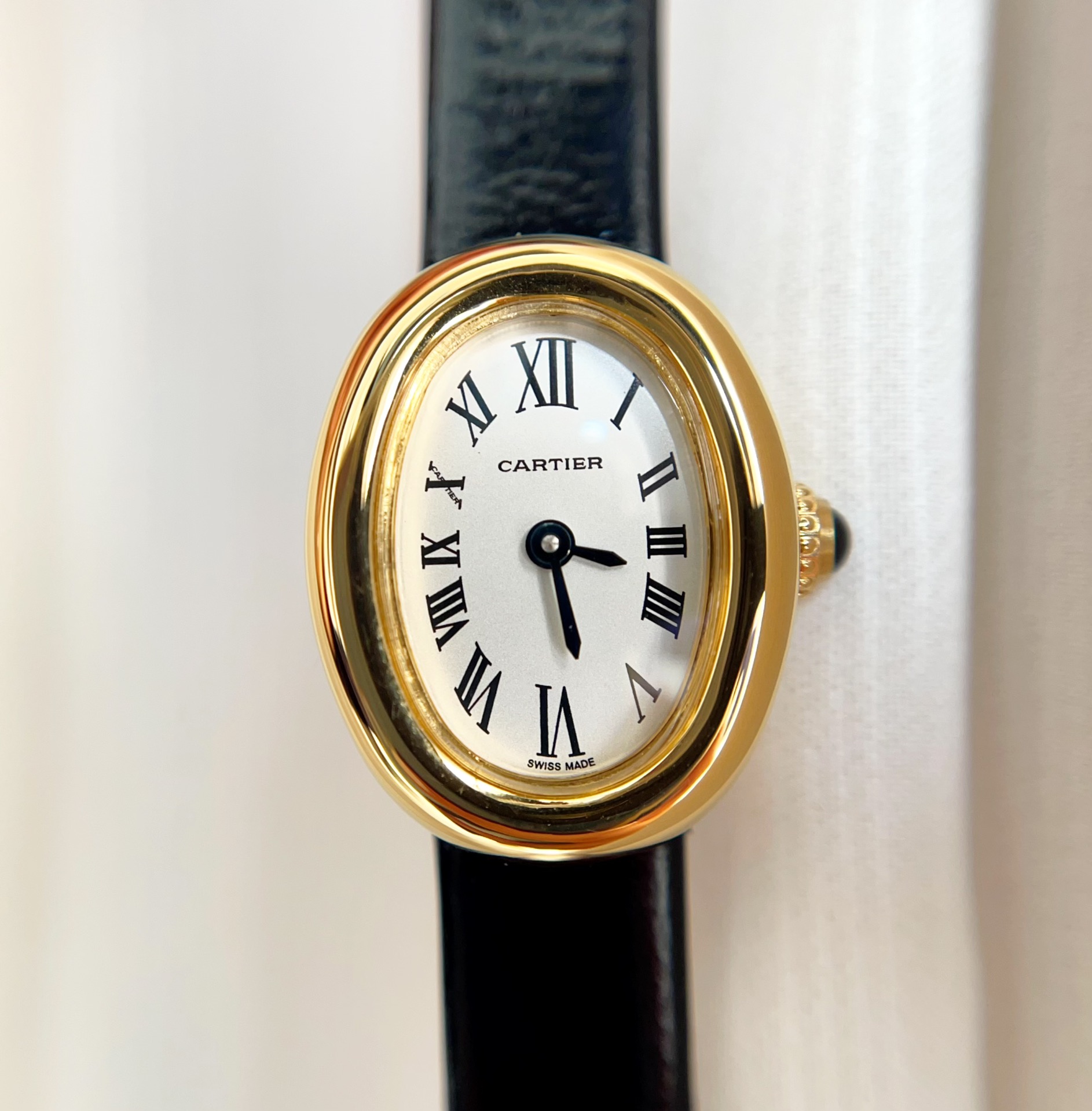 Baignoire - Gold From Cartier's 1920 Collection, Reliable And Precise Timekeeping, Powered By An Imported High-quality Swiss Quartz Movement.